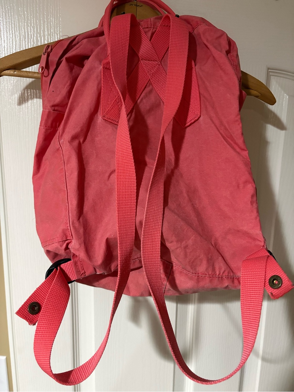 Fjallraven Kanken Backpack in Pink - Picture 4 of 5
